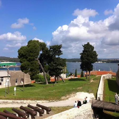 Studio Apartment Karolina II 11098 Pula