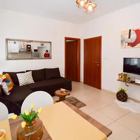 Studio Apartment Karolina II 11098 *
