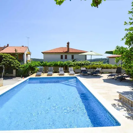 Studio Apartment Karolina II 11098 * Pula