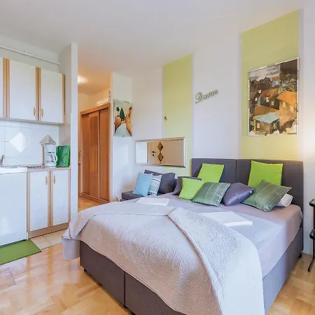 Studio Apartment Karolina II 11098 *