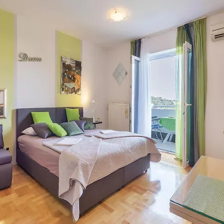 Studio Apartment Karolina II 11098 Apartmán *